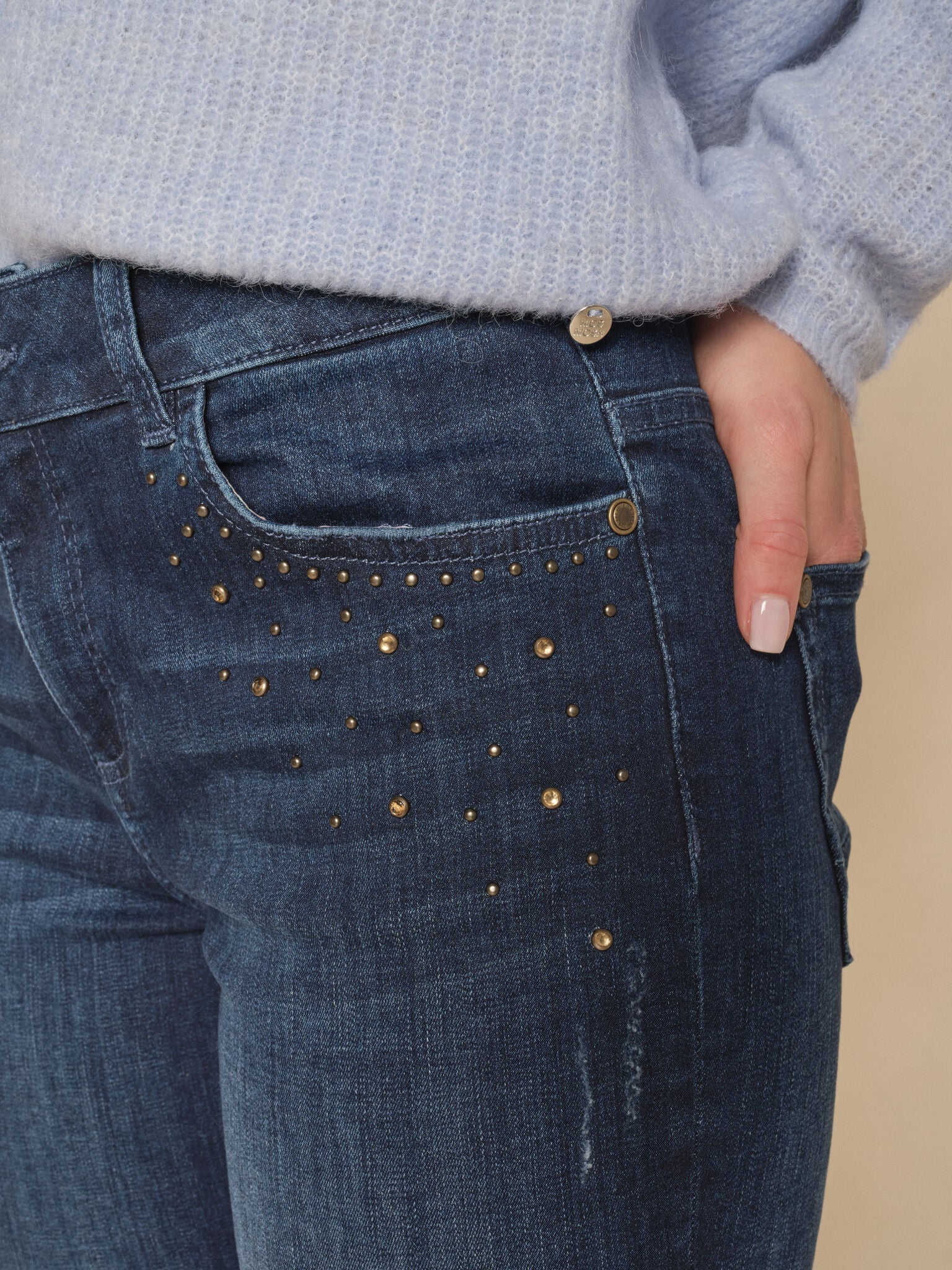 Modelshot / Dark Blue / Detail